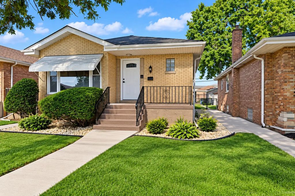 12334 S Loomis Street, Calumet Park