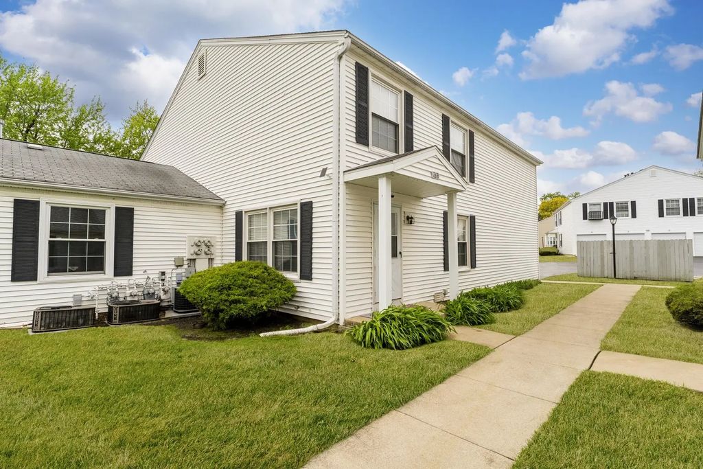 1261 Prairie Avenue B, Glendale Heights