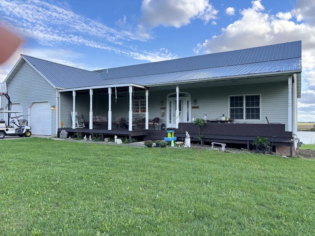 530 E Meuser Drive, Paxton