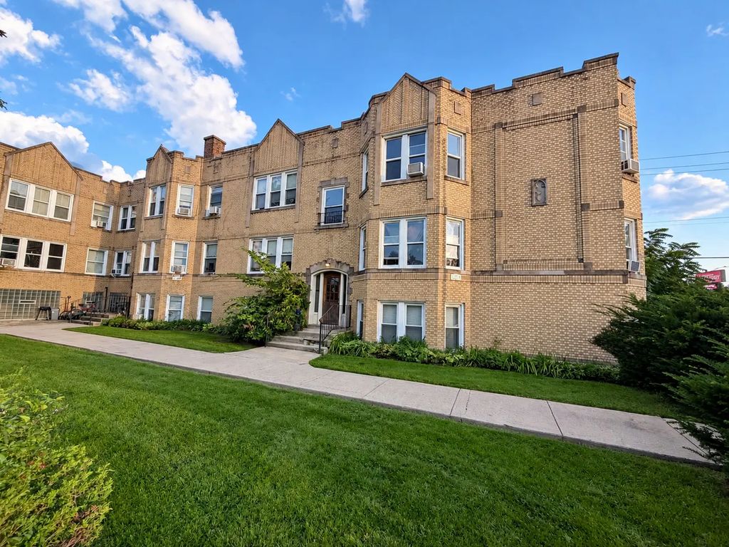 2415 N Oak Park Avenue Be, Chicago