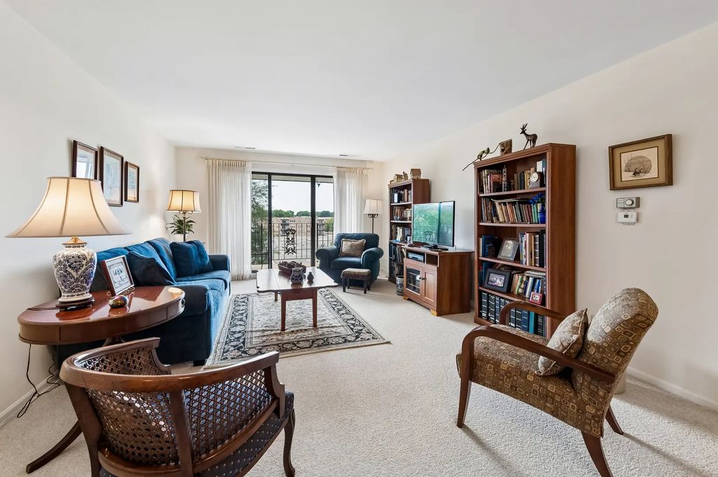 5200 Oakton Street 408, Skokie, 60077