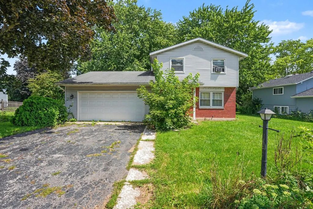 1055 Belle Plaine Avenue, Gurnee