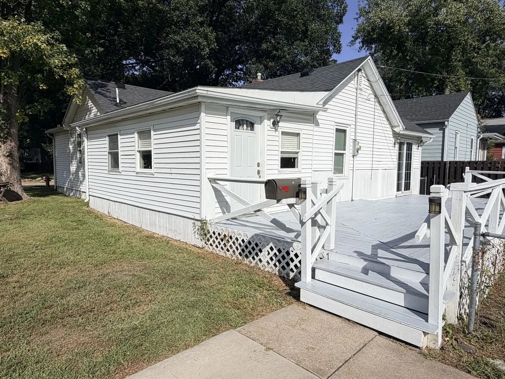 811 S Monroe Street, Streator