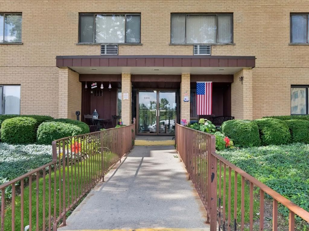 6670 S Brainard Avenue 409, Countryside