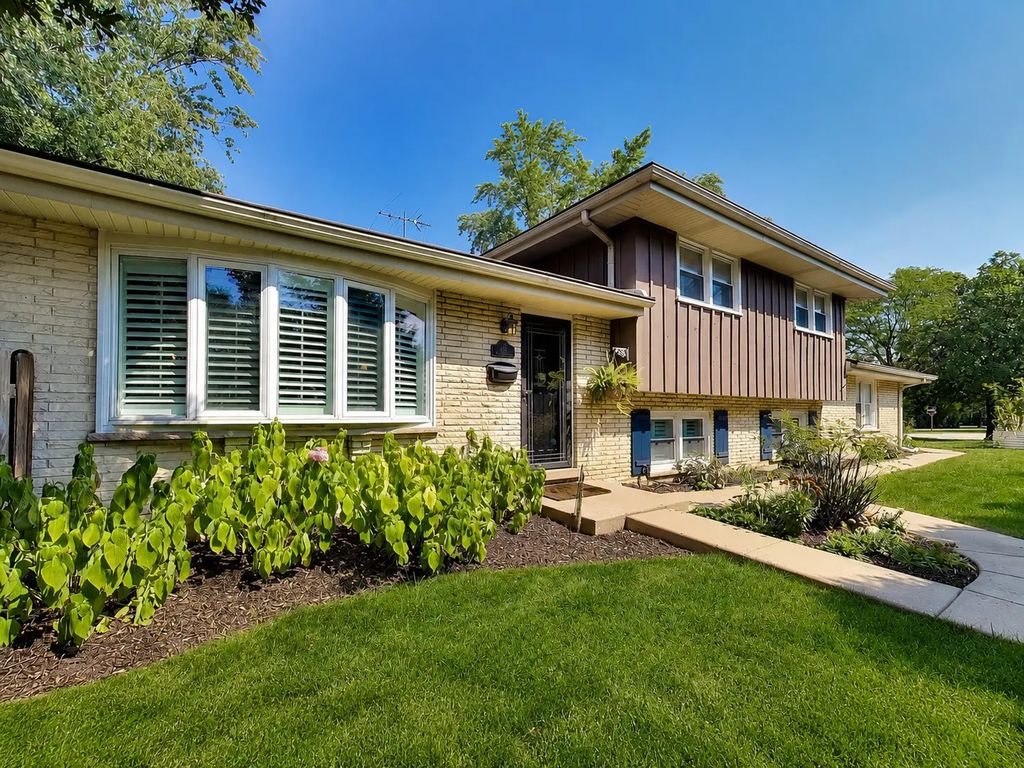 116 W Central Road, Arlington Heights