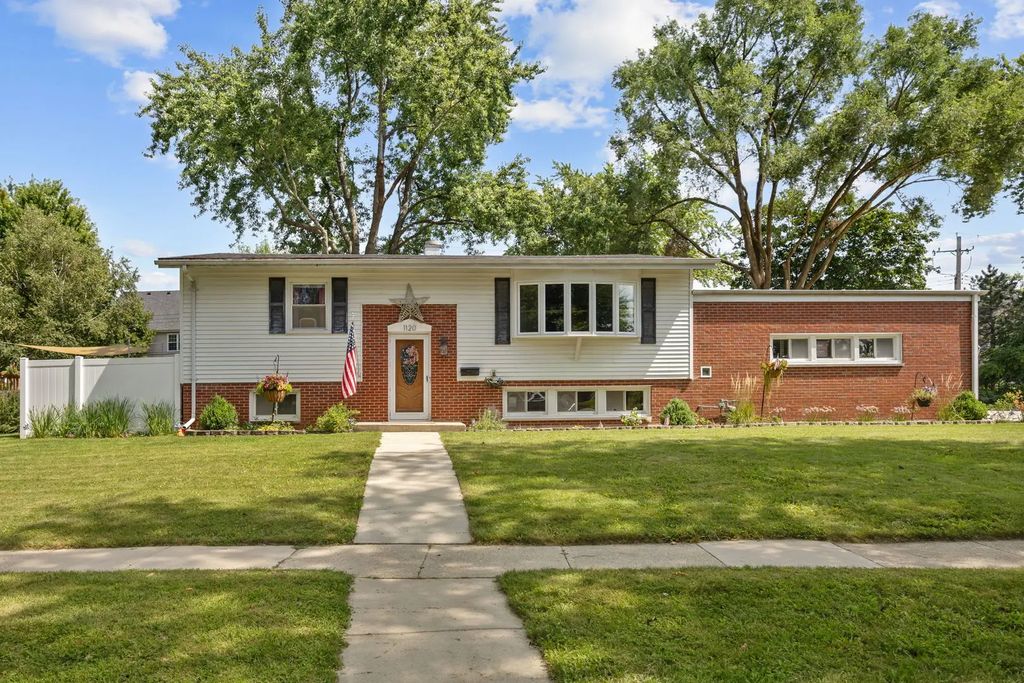 1120 S 12th Avenue, St. Charles