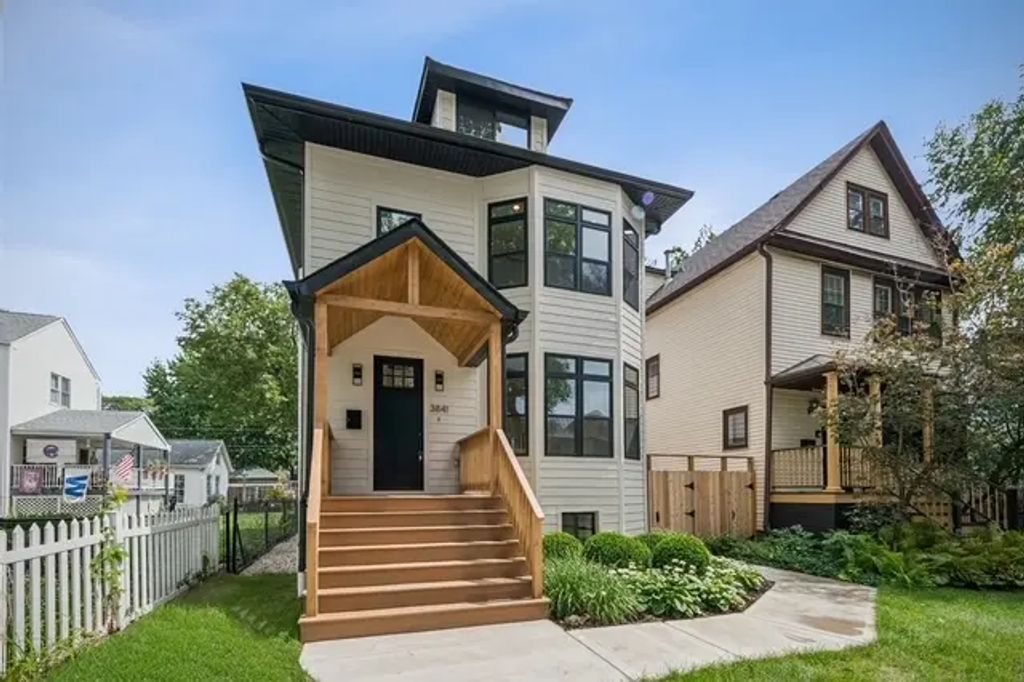 3841 N Kenneth Avenue, Chicago