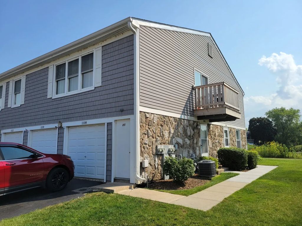 1108 Hampton Harbor 1108, Schaumburg