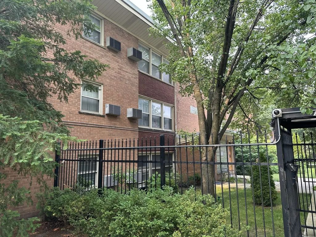 7526 N Ridge Boulevard 3w, Chicago