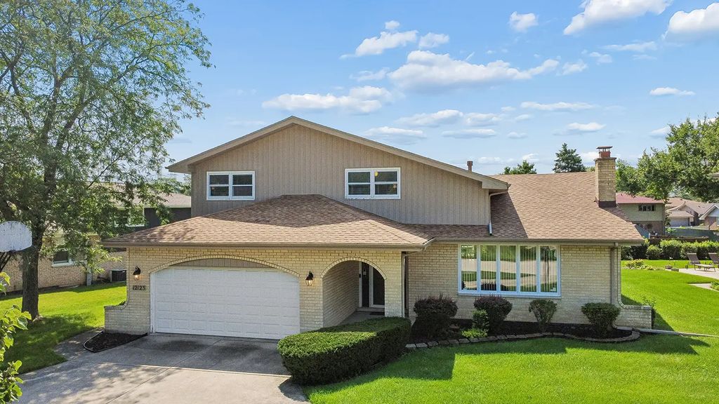 12123 Lake View Drive, Orland Park