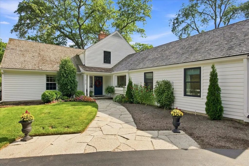 1810 South Lane, Northbrook