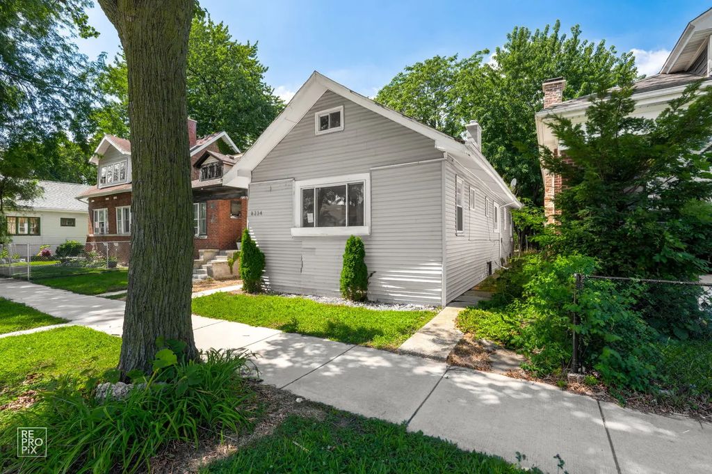 8234 S Kimbark Avenue, Chicago, 60619