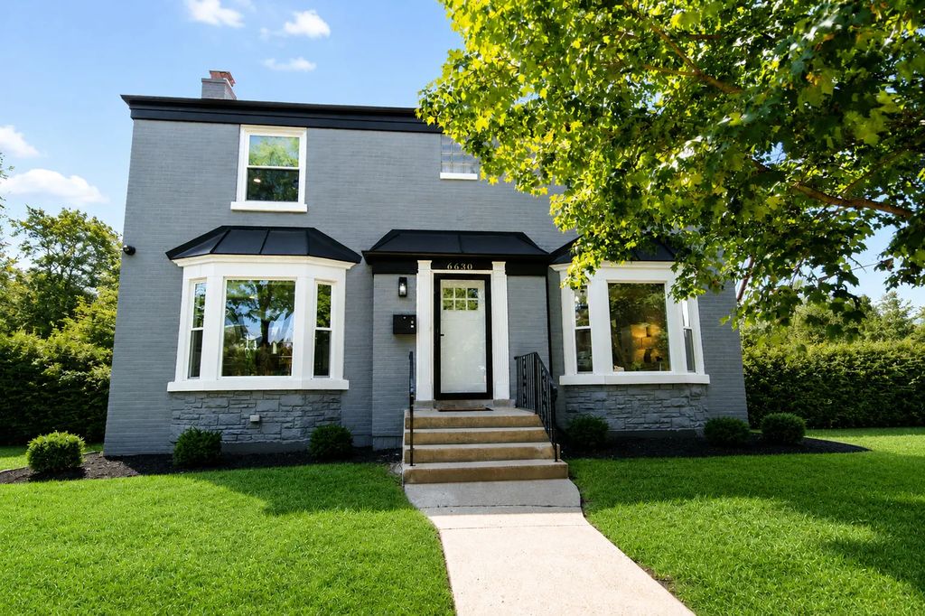 6630 N Trumbull Avenue, Lincolnwood