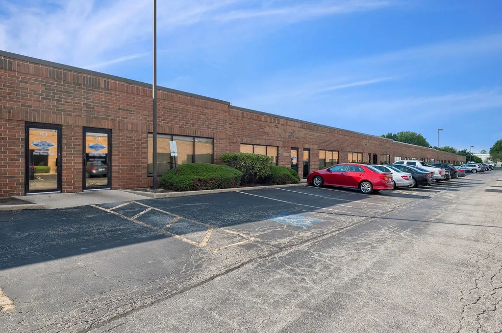 30w270 Butterfield Road 104, Warrenville