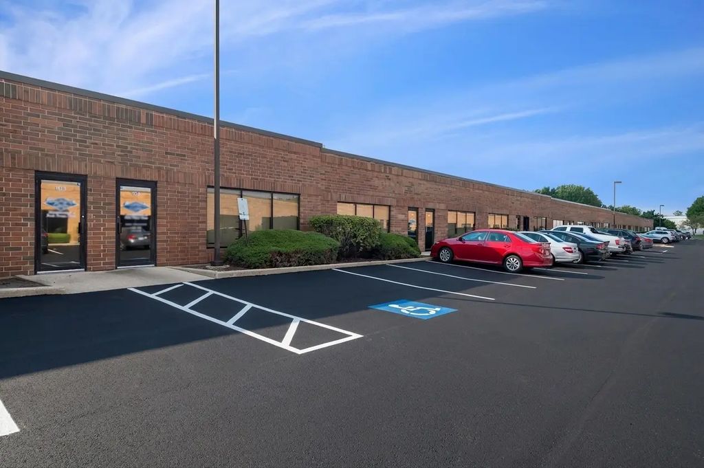 30w270 Butterfield Road 104, Warrenville
