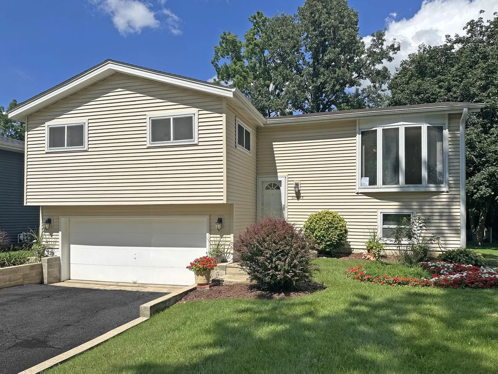 N335 Cottonwood Drive, Wheaton