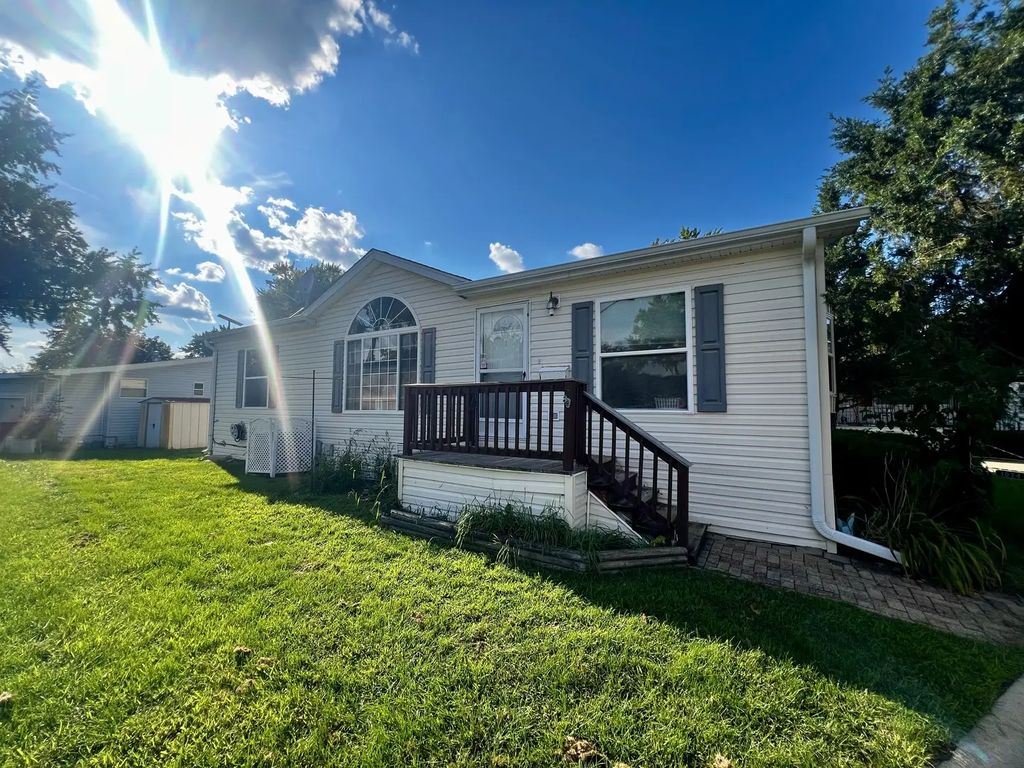 1074 Lakeview Road, Elgin