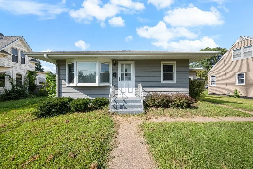 627 24th Avenue, Rock Island