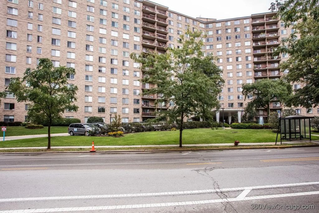 6833 N Kedzie Avenue 801, Chicago