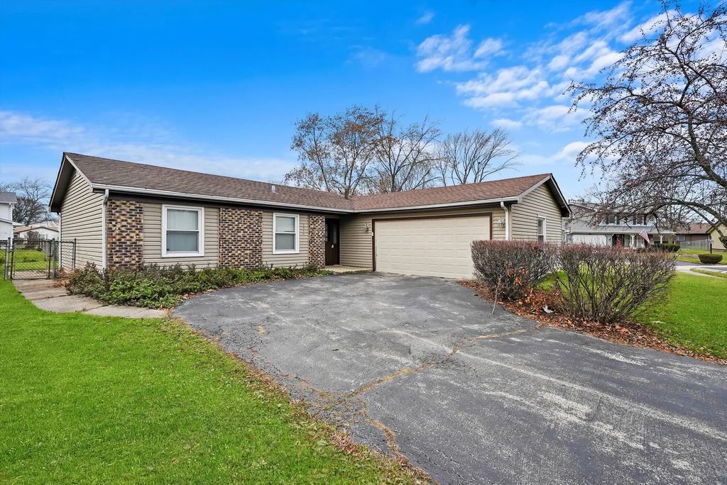 8218 N Carrolton Court, Hanover Park