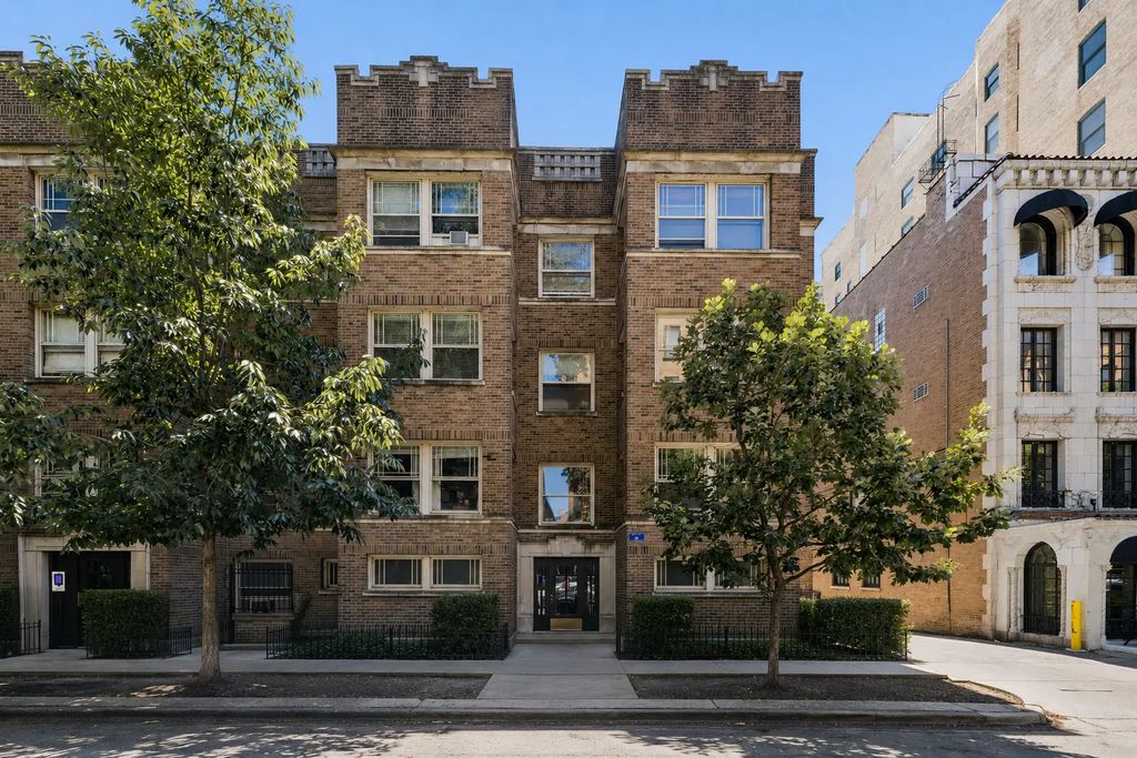 549 W Surf Street 2, Chicago, 60657