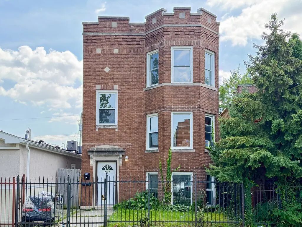 4251 W Haddon Avenue 2, Chicago