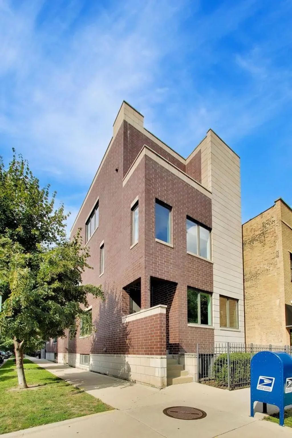 2224 W Roscoe Street A, Chicago, 60618
