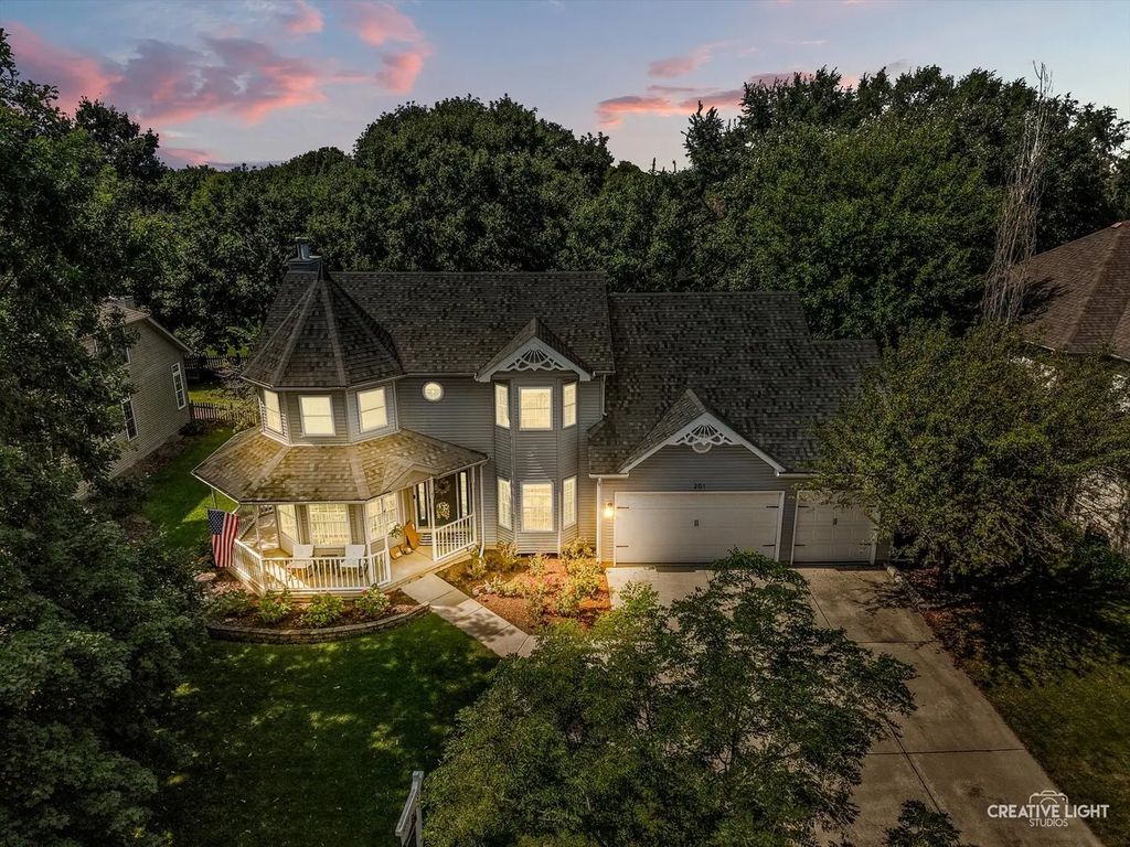201 Willowwood Drive, Oswego