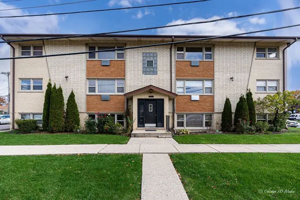 7005 W Gunnison Street 2c, Harwood Heights