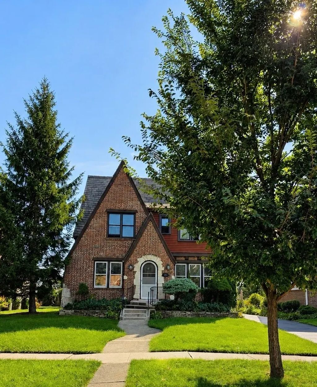 221 East Avenue, Park Ridge