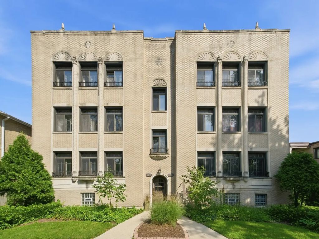 6211 N Mozart Street 2n, Chicago