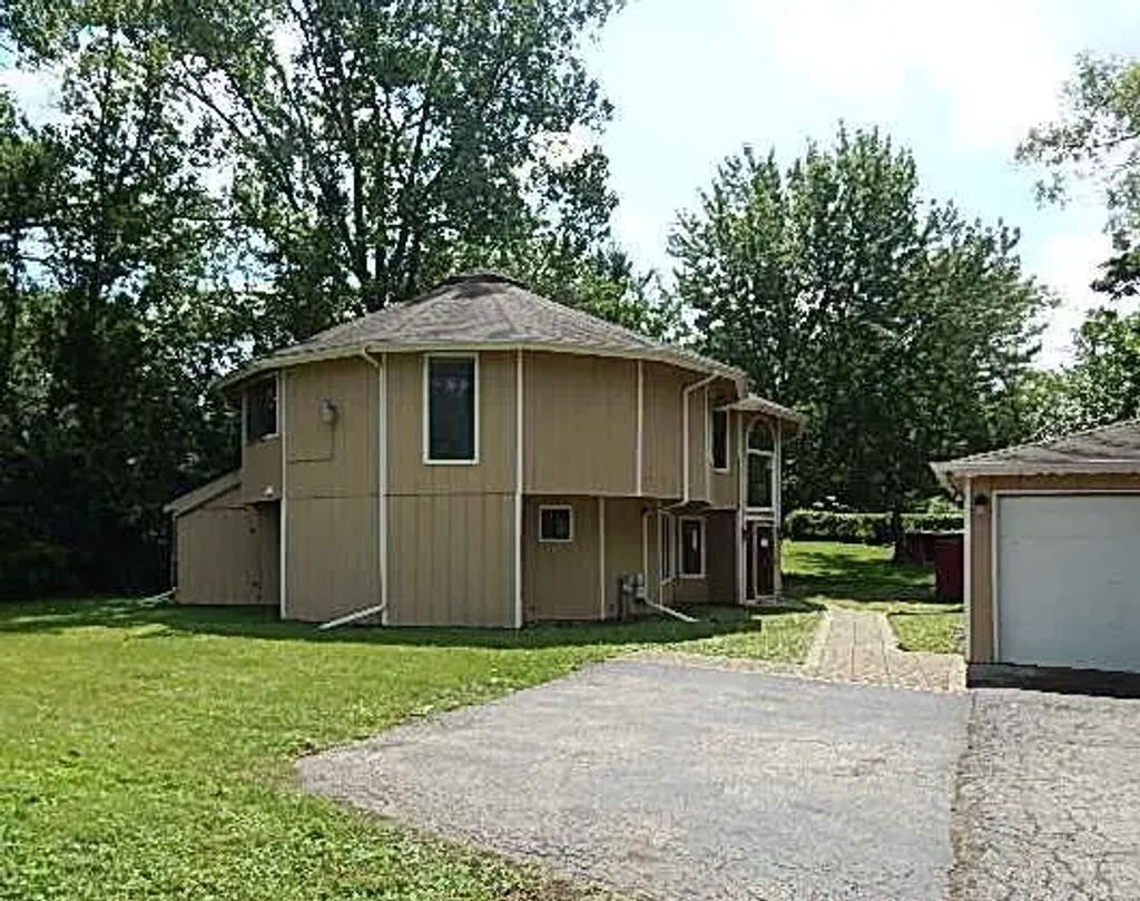 1055 W Palatine Road, Palatine