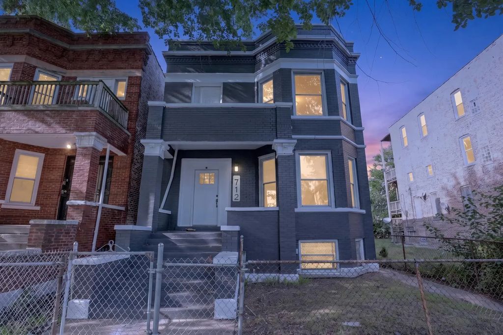712 W Marquette Road, Chicago
