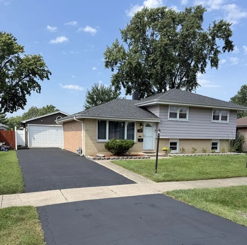 10808 S Rutherford Avenue, Worth