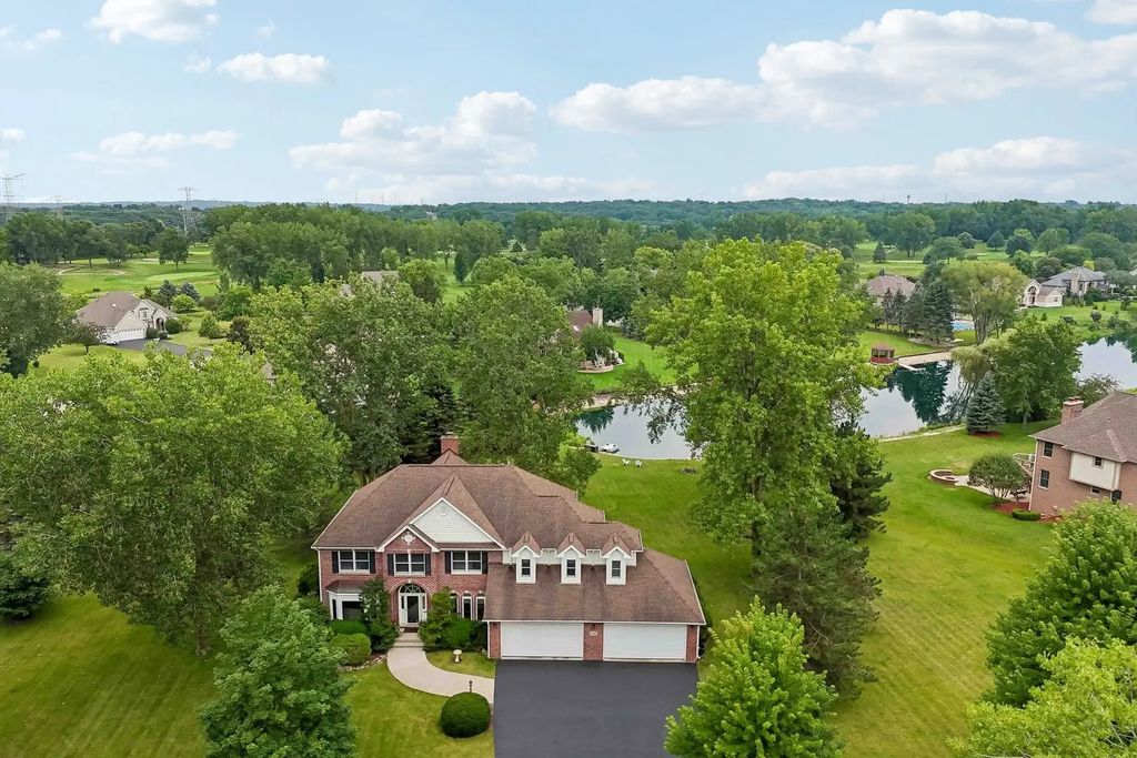 2203 Crystal Way, Crystal Lake