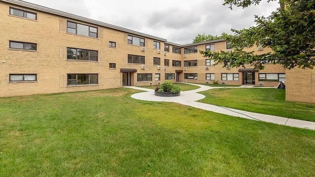 6807 N Ridge Boulevard G2, Chicago, 60645
