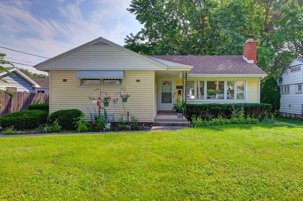 2023 Cedar Street, Des Plaines