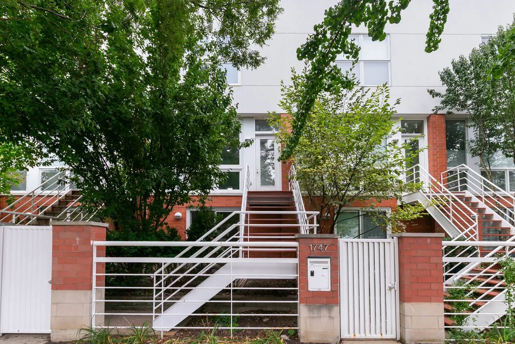 1745 W Wellington Avenue, Chicago