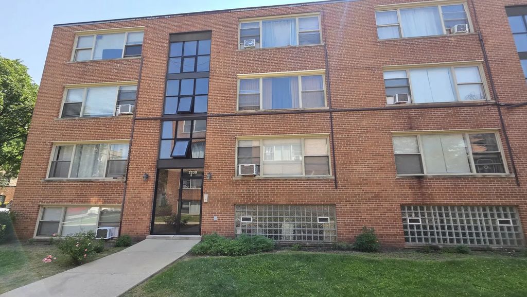 2239 W Farwell Avenue 2a, Chicago