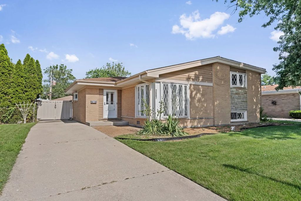 2607 Mayfair Avenue, Westchester