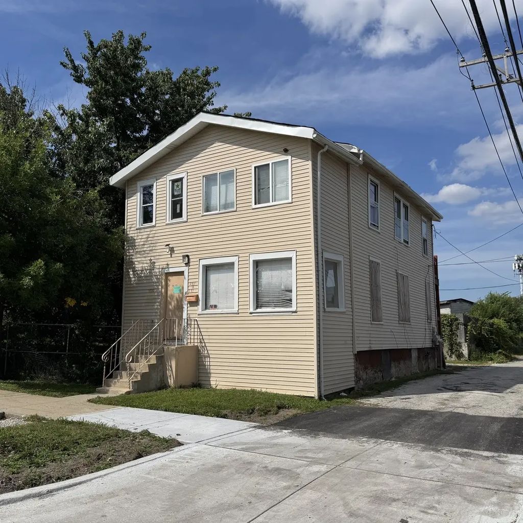 1710 W Waseca Place, Chicago, 60643