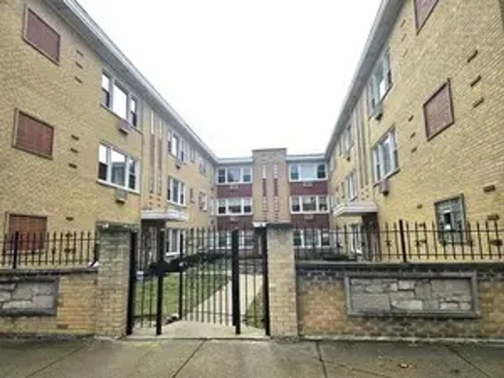 3201 W Berwyn Avenue 1s, Chicago