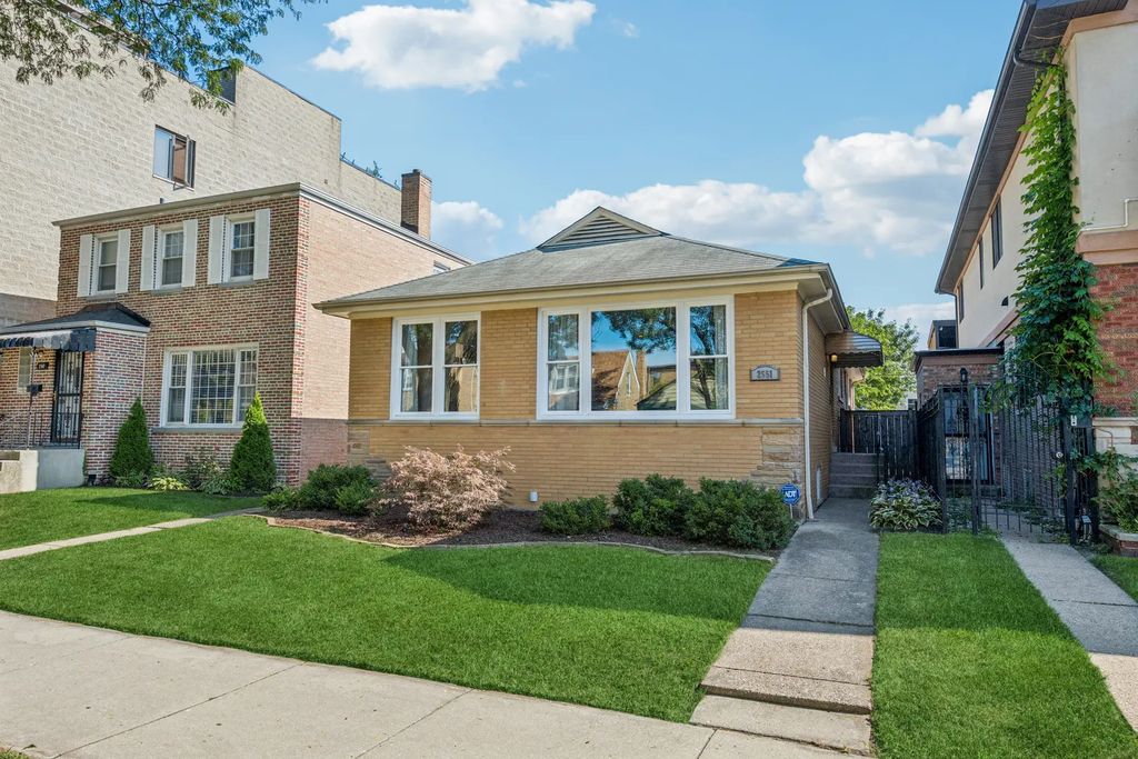 2551 W Balmoral Avenue, Chicago, 60625