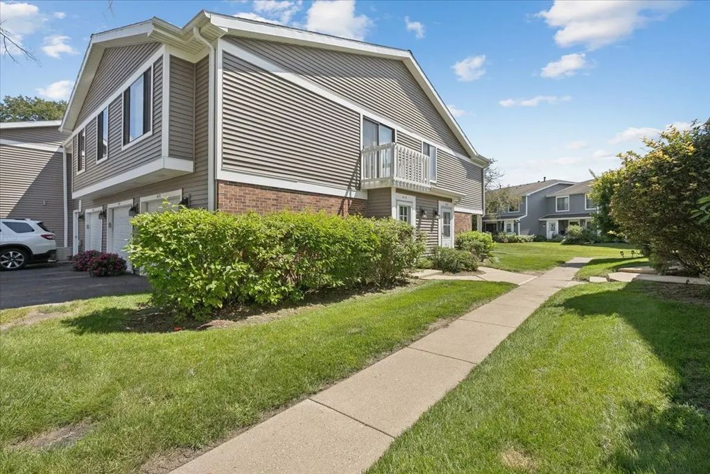 415 Tyler Court 415, Vernon Hills