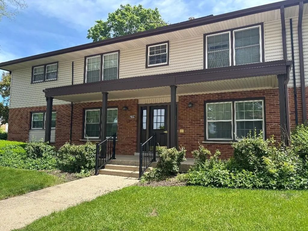 209 Washington Square D, Elk Grove Village