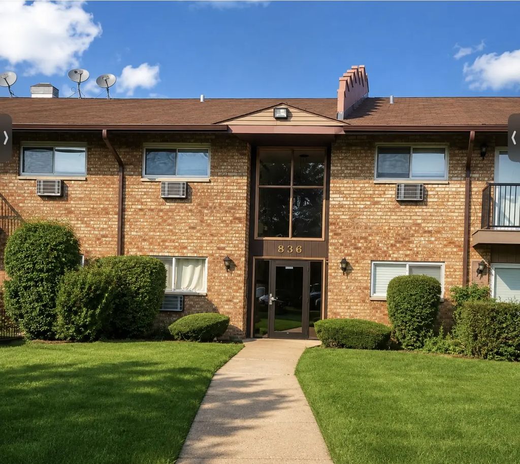 836 E Old Willow Road 111, Prospect Heights