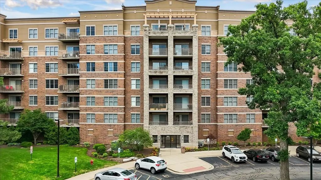 125 Lakeview Drive 403, Bloomingdale
