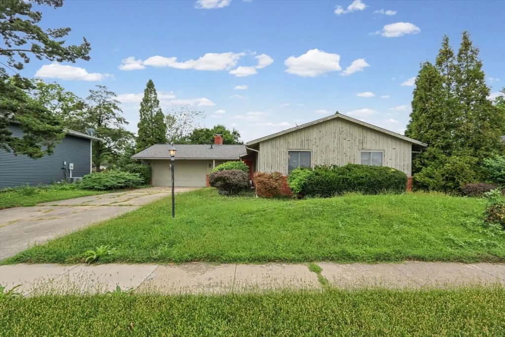 1913 Moraine Drive, Champaign