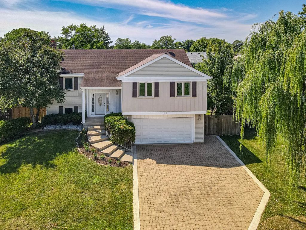 112 Lilac Lane, Buffalo Grove