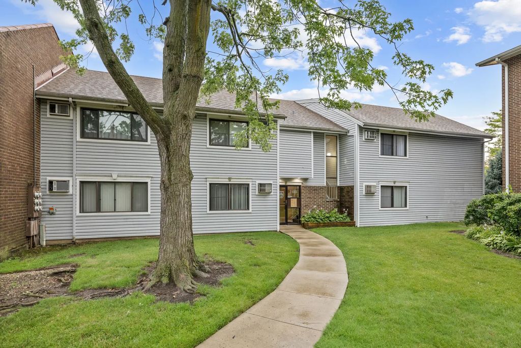 3100 Bayside Drive 3, Palatine